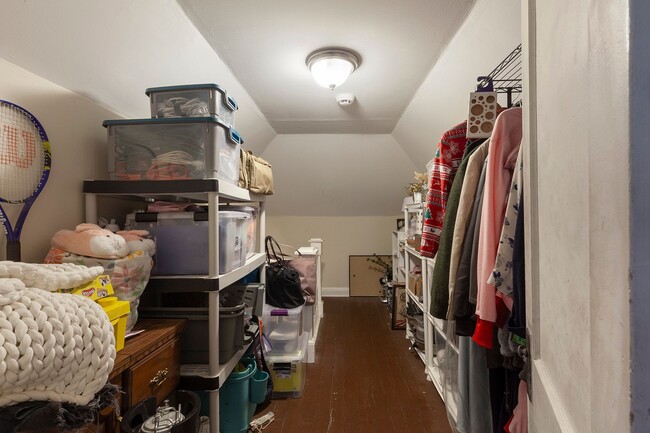 Building Photo - Timeless 3/2 in the Heart of Midtown by Piedmont Park!