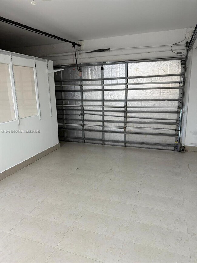 Building Photo - 11125 SW 127th Ct