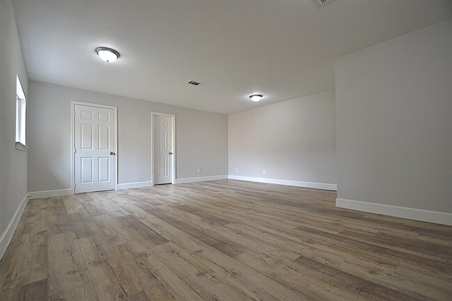 Building Photo - 4527 Adonis Dr