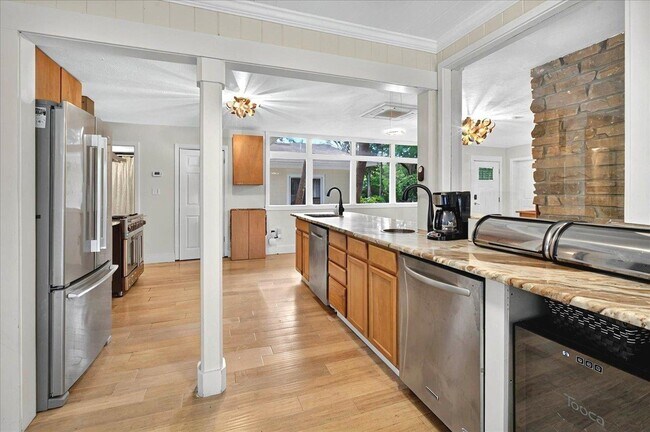 Building Photo - 1205 Gardenia Dr