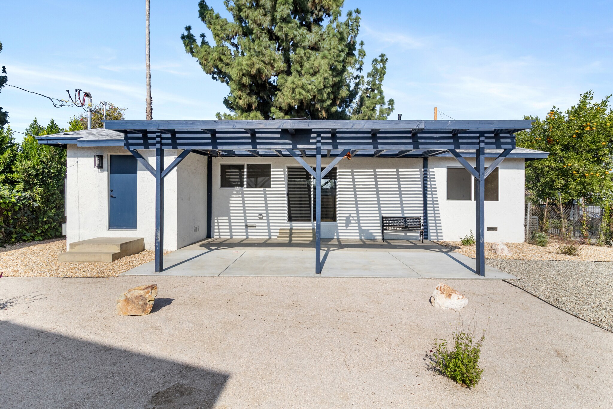 Building Photo - 15836 Chatsworth St