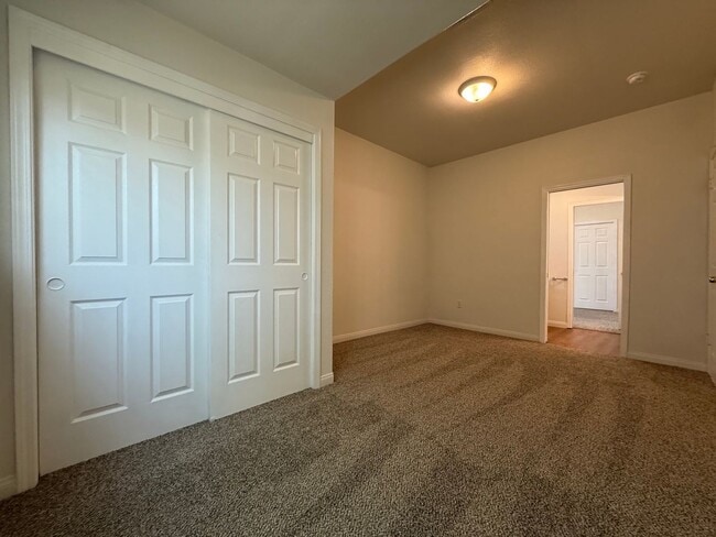 Building Photo - 516 2nd St