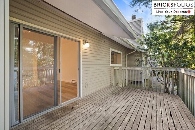 Building Photo - Live Steps from Microsoft | Stylish 2BR Condo with Fireplace & Parking