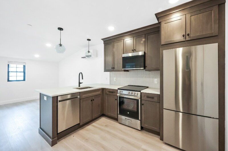 Primary Photo - 126 Adelaide Ave