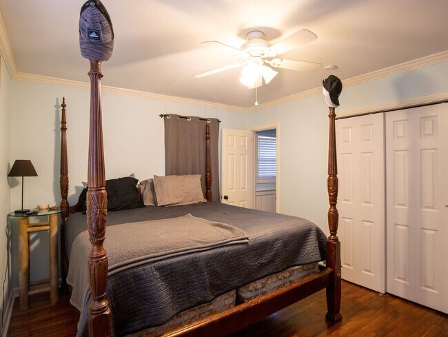 Building Photo - Three Bedroom Brick Ranch in National Hills!