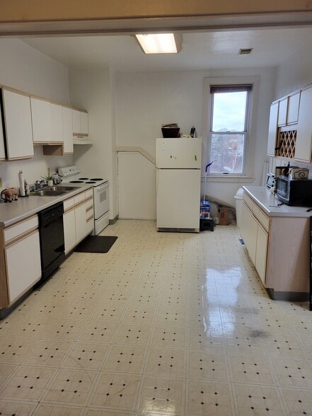 Building Photo - 314 Augusta St