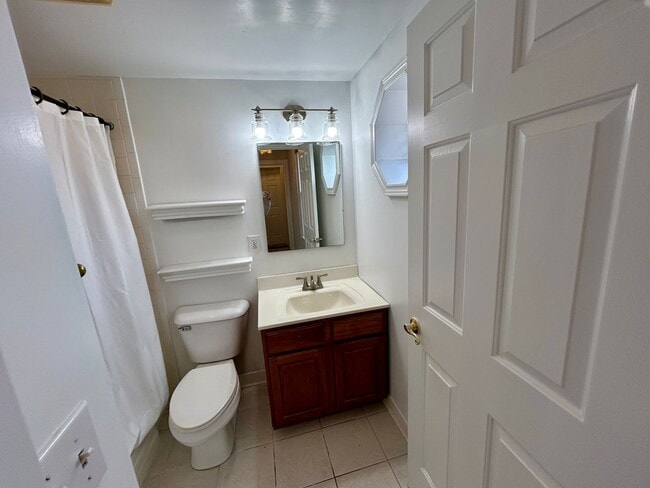 Building Photo - PLEASANT RIDGE - Huge Meticulous 2 bed 2 story home.  Fenced yard.