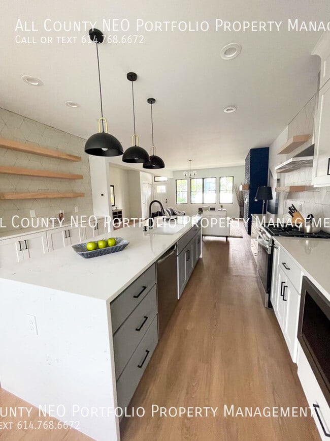 Building Photo - 1053 Oak St