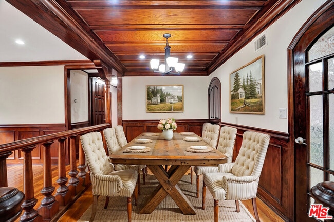 Building Photo - 5155 Densmore Ave