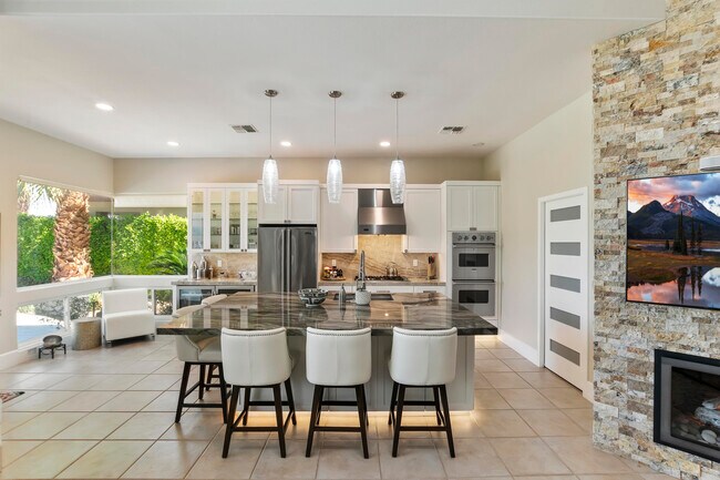 Building Photo - 78688 Cabrillo Way