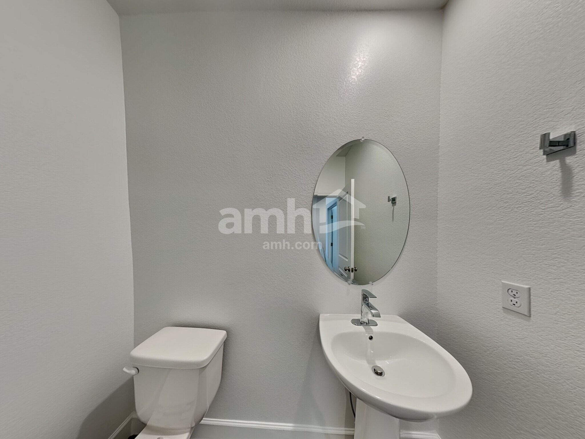 Building Photo - 8839 N 171st Dr