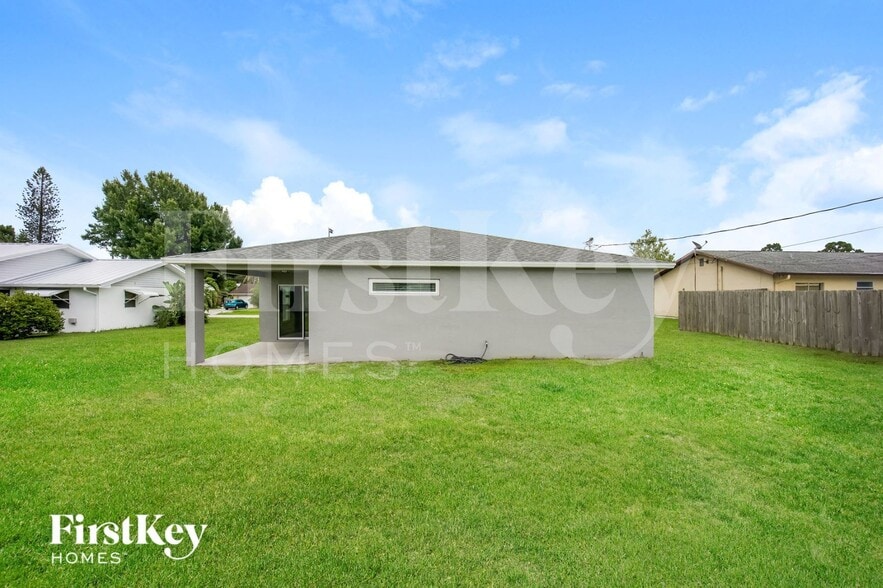 Building Photo - 154 NW Curtis St