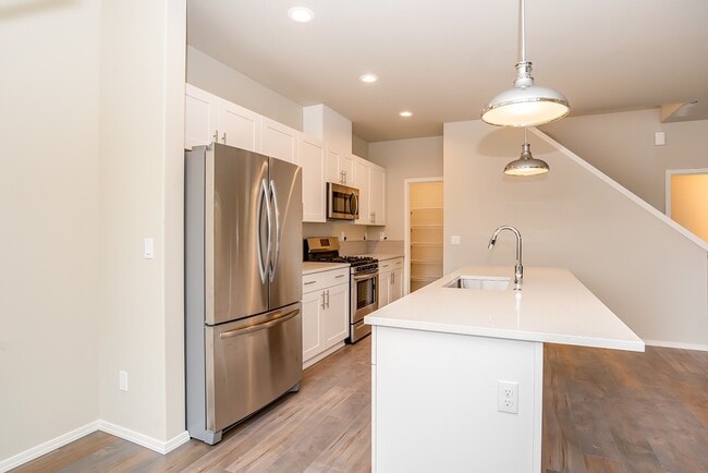 Building Photo - Midtown 3 Bedroom Rental
