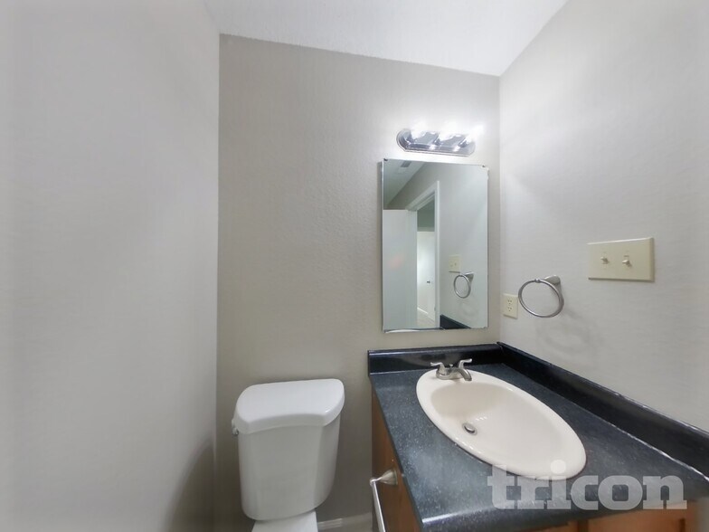 Building Photo - 473 Overland Dr