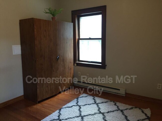 Building Photo - 253 College St SE