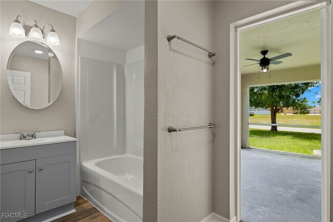 Building Photo - 3919 SW 14th Ave