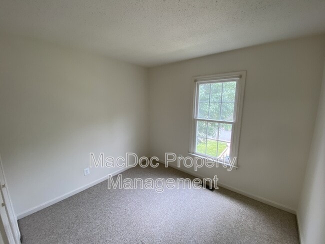 Building Photo - 106 Batley Ct