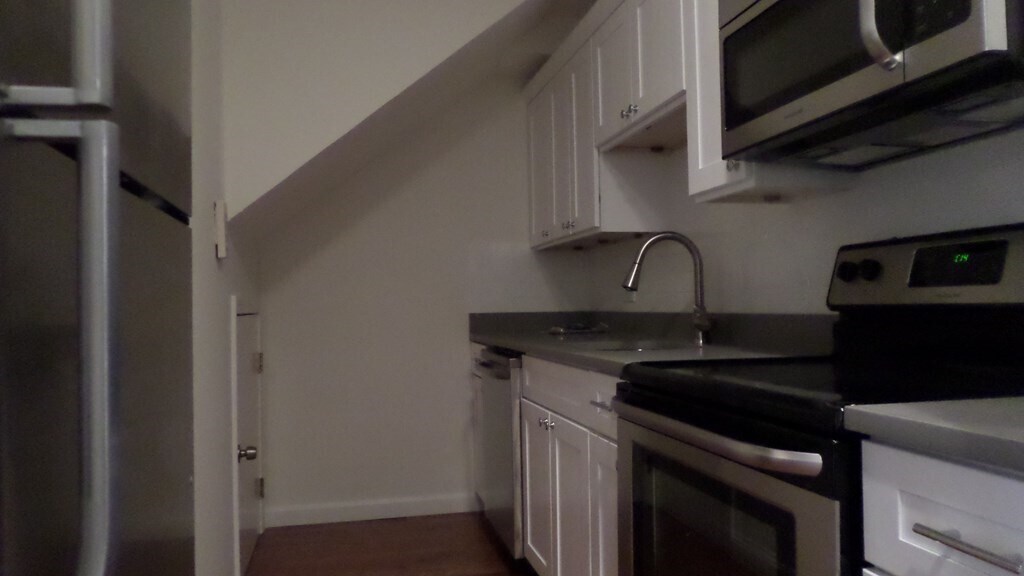 Building Photo - 100 E Brookline St