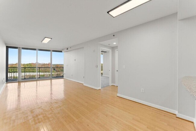 Building Photo - 3338 Peachtree Rd NE