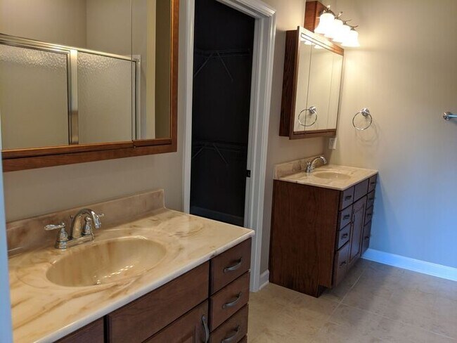 Building Photo - Step-free living with a wheelchair-accessible kitchen and primary bathroom, plus beautiful views ...