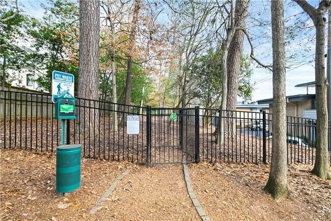 Building Photo - 4300 Roswell Rd NE