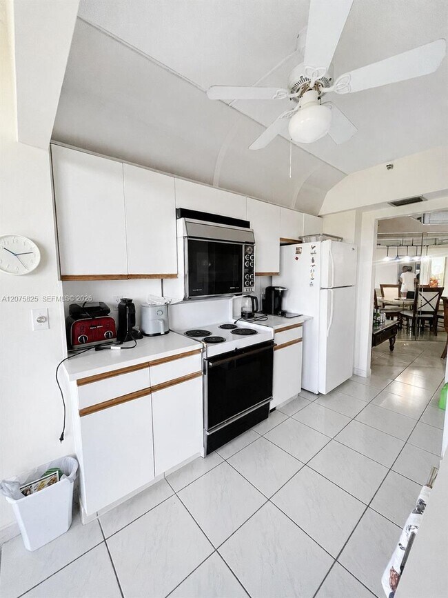 Building Photo - 7300 Radice Ct