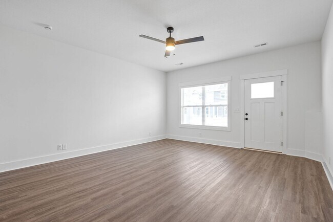 Building Photo - Large 2 Bedroom Luxury Townhome For Rent Near Billy Dunlop Park!