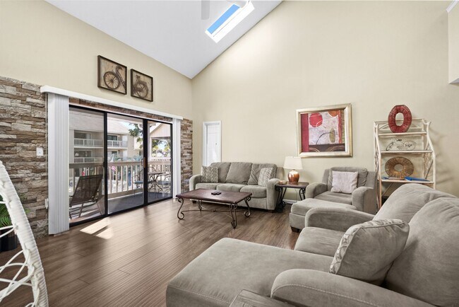 Building Photo - ***Free Utilities ** Seasonal Rental Avail...