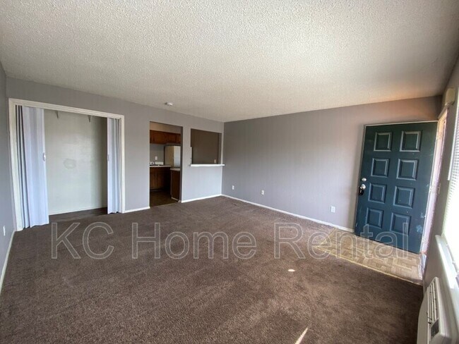 Building Photo - 561 N Somerset Terrace