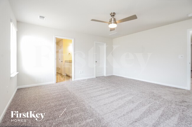 Building Photo - 806 Birchcrest Wy