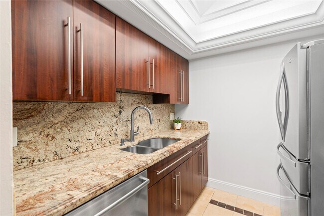 Building Photo - 5100 N Ocean Blvd