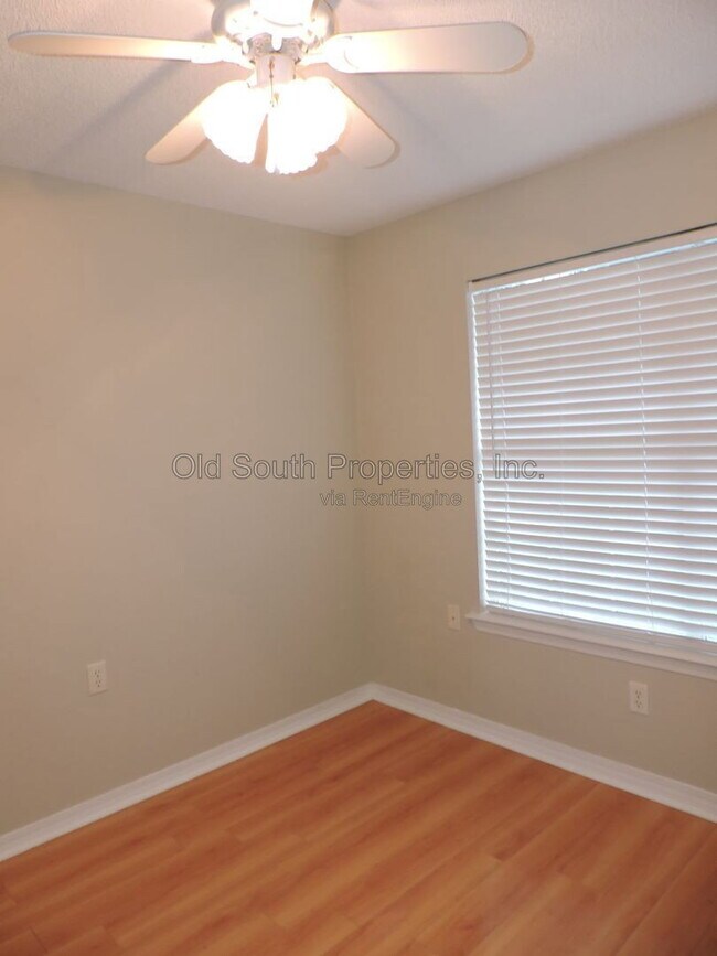 Building Photo - 8110 Heirloom Dr