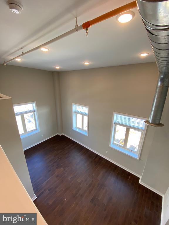 Building Photo - 1 W Main St