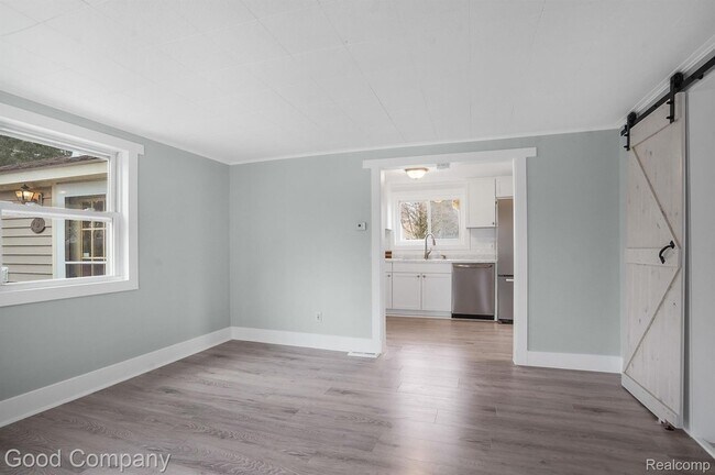 Building Photo - 47181 Pinecrest Dr