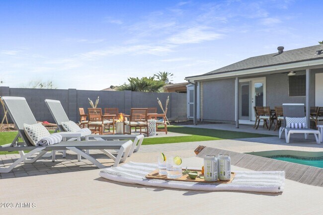 Building Photo - 421 Lila Cir