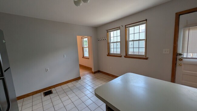 Building Photo - Super Charming 1-Bed in Watertown - Parking Spot Incl!