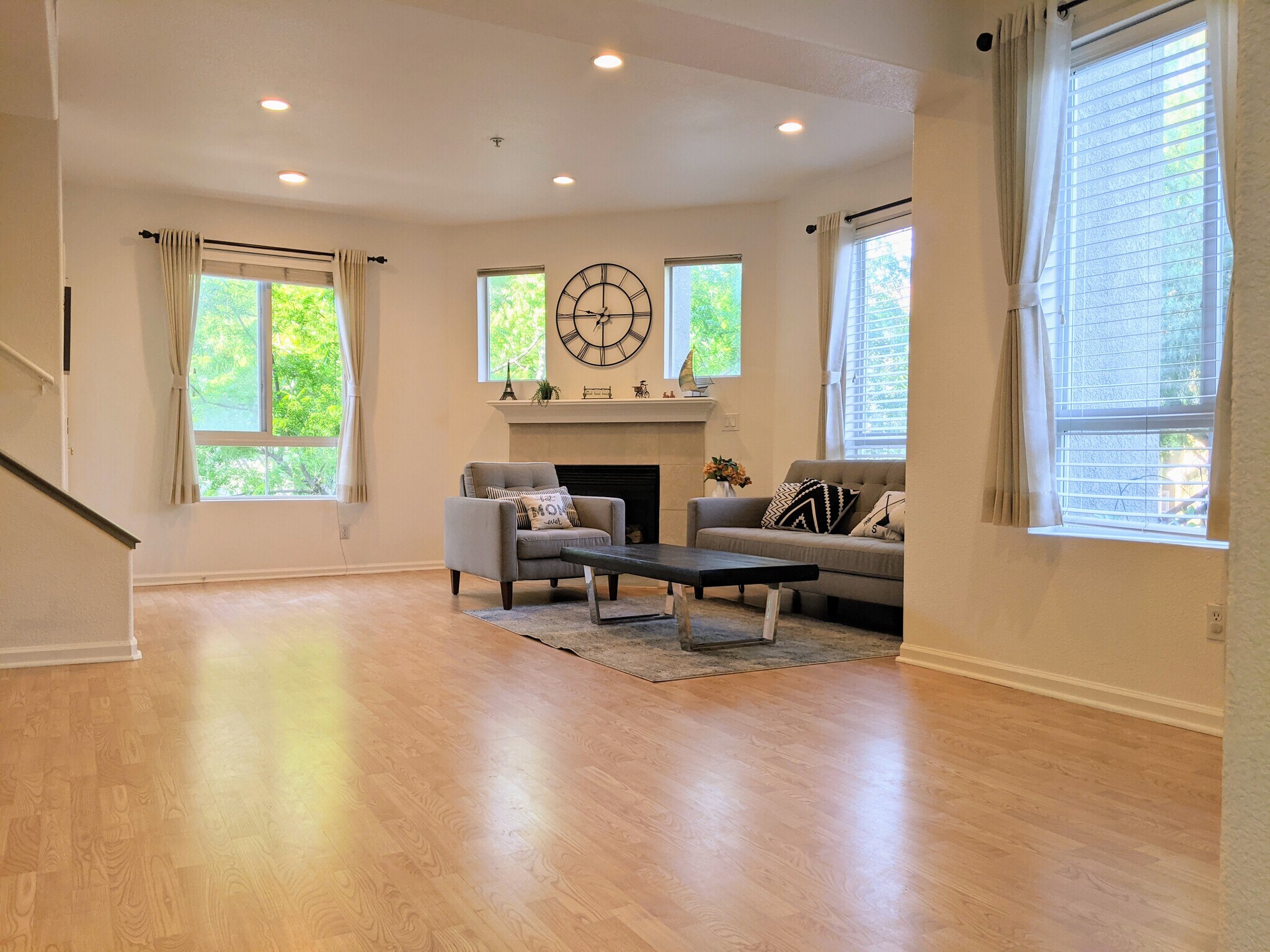 Building Photo - 464 Tower Hill Ave