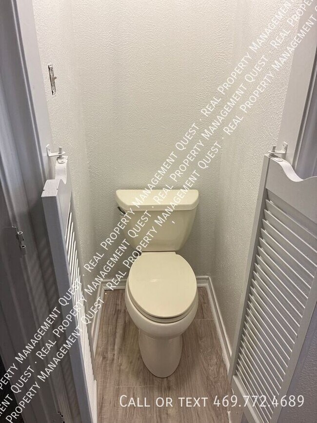 Building Photo - 410 Peacock Cir