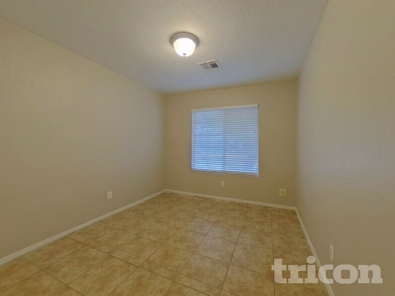 Building Photo - 4873 E Rousay Dr