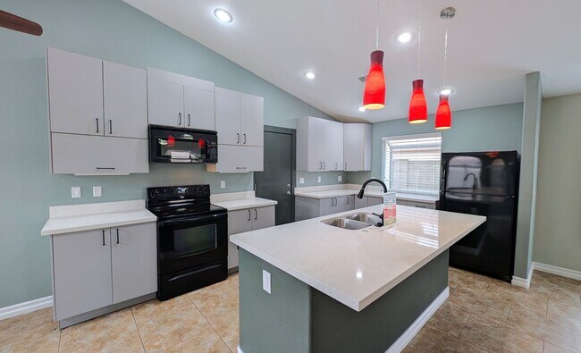 Building Photo - 2 Bedroom Home at The Springs Near E. Chandler Blvd. and S. Cooper Rd