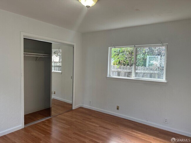Building Photo - 827 Stambaugh St