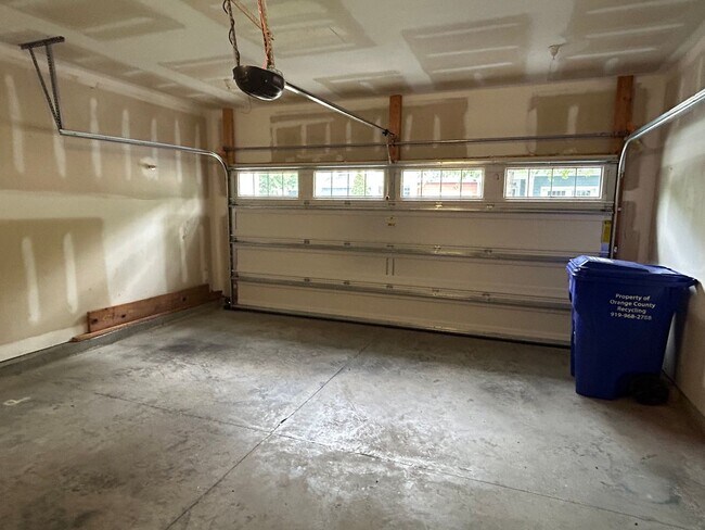 Building Photo - End Unit 3 Bed | 2.5 Bath Townhouse in Cha...