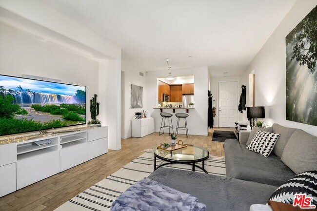 Building Photo - 7100 Playa Vista Dr