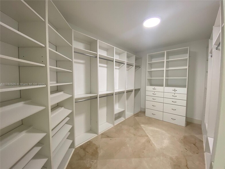 Building Photo - 1643 Brickell Ave