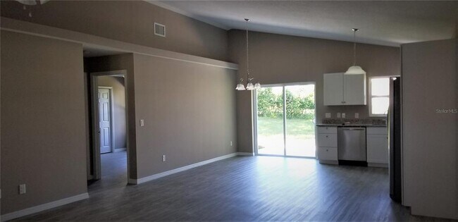 Building Photo - 326 Clark St