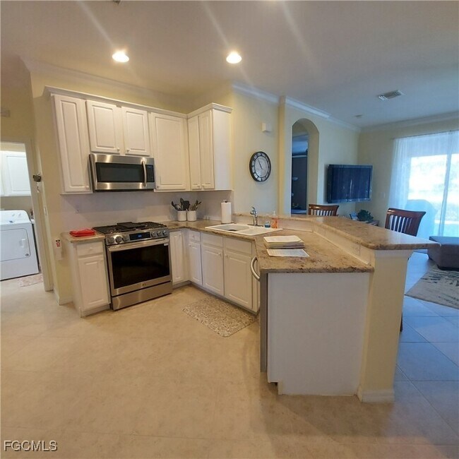 Building Photo - 10520 Diamante Way