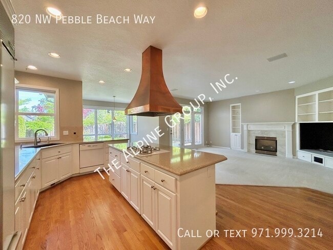 Building Photo - 820 NW Pebble Beach Way