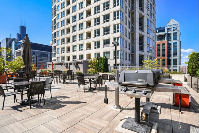 Building Photo - 345 N La Salle Dr