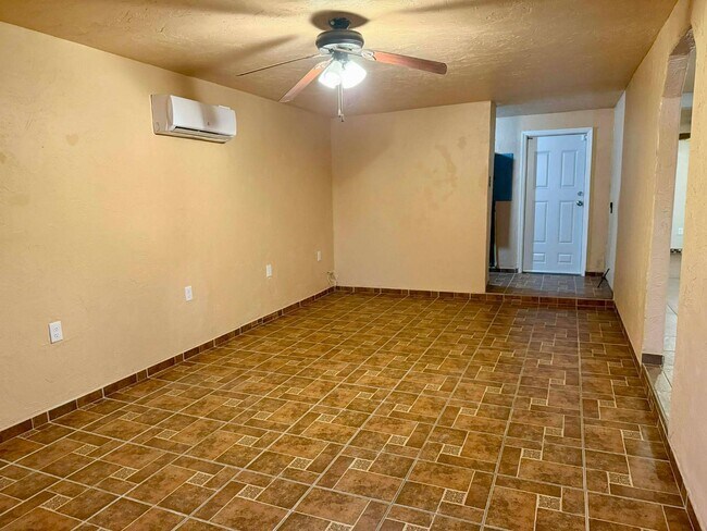 Building Photo - 8 Deborah Dr