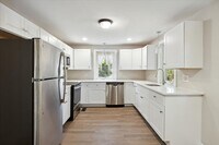 Building Photo - 3 Bedroom / 2.5 Bath House Available Now in Harleysville